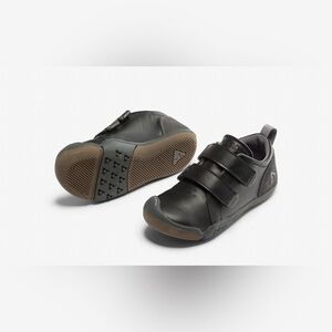 Plae Roan all over black shoes